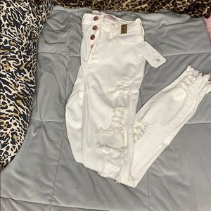 White distressed jeans